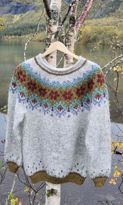 Hovedbilde Kvalvika genseren - light grey heather garnpakke